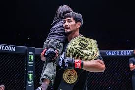 乐天桃猿队长林立在总冠军庆祝游行中致辞：感谢球迷 6 年等待，冠军旗帜终于回到桃园